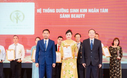 Kim ngân Tám Sánh Beauty vinh dự nhận Top 12 Thương hiệu mạnh Quốc gia.