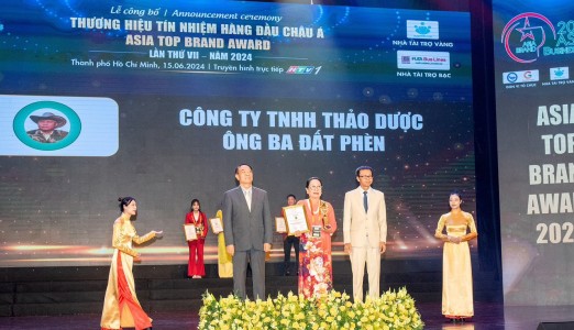 Thảo Dược Ông Ba Đất Phèn vinh dự nhận giải thưởng Top 10 Thương Hiệu Tín Nhiệm Hàng Đầu Châu Á 2024