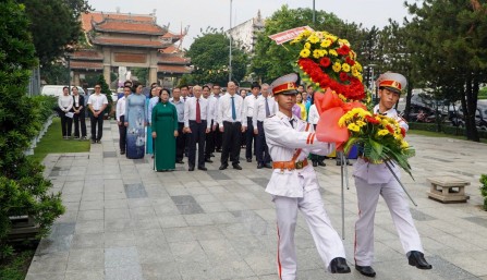 Lãnh đạo TP.HCM dâng hương tưởng niệm Anh hùng Nguyễn Văn Trỗi